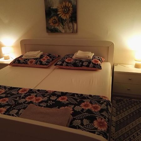 Mara Apartment พูลา ภายนอก รูปภาพ