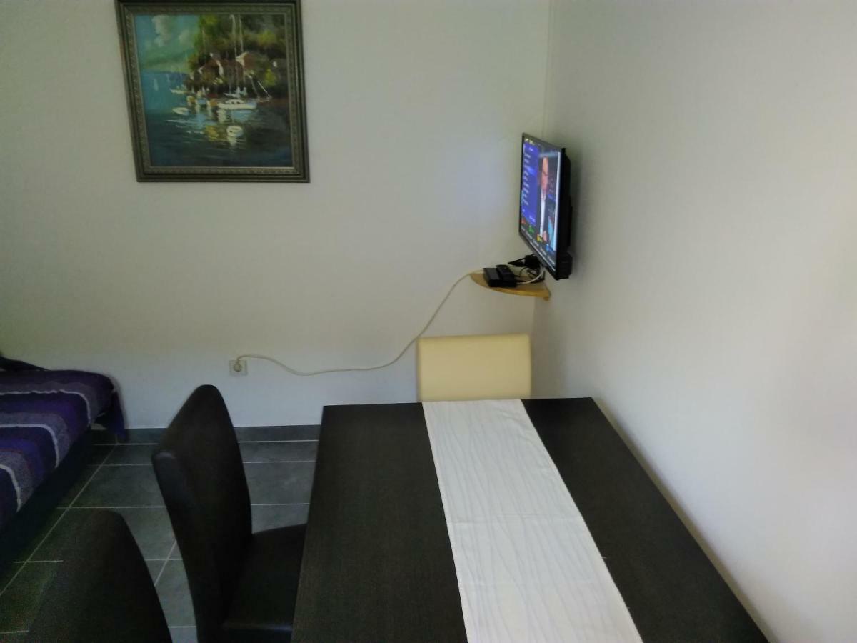 Mara Apartment พูลา ภายนอก รูปภาพ