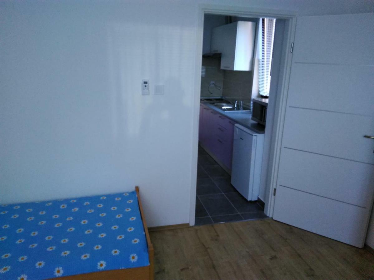 Mara Apartment พูลา ภายนอก รูปภาพ